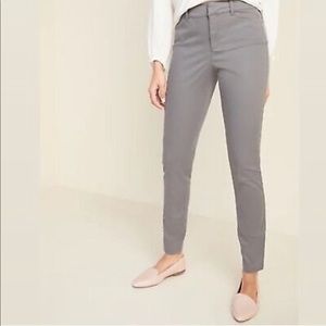 Old Navy Pixie Ankle Pant in Grey